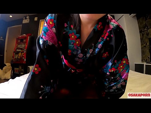 ❤️ Nuori cosplay-tyttö rakastaa seksiä orgasmeihin asti ruiskuttamalla hevostyttöä ja ottamalla suihin. Aasialaistyttö karvainen pillu ja kauniit tissit perinteisessä japanilaisessa puvussa amatöörivideossa, jossa näytetään masturbointia panoleluilla. Sakura 3 OSAKAPORN. ❤️ Super seksi at us ☑